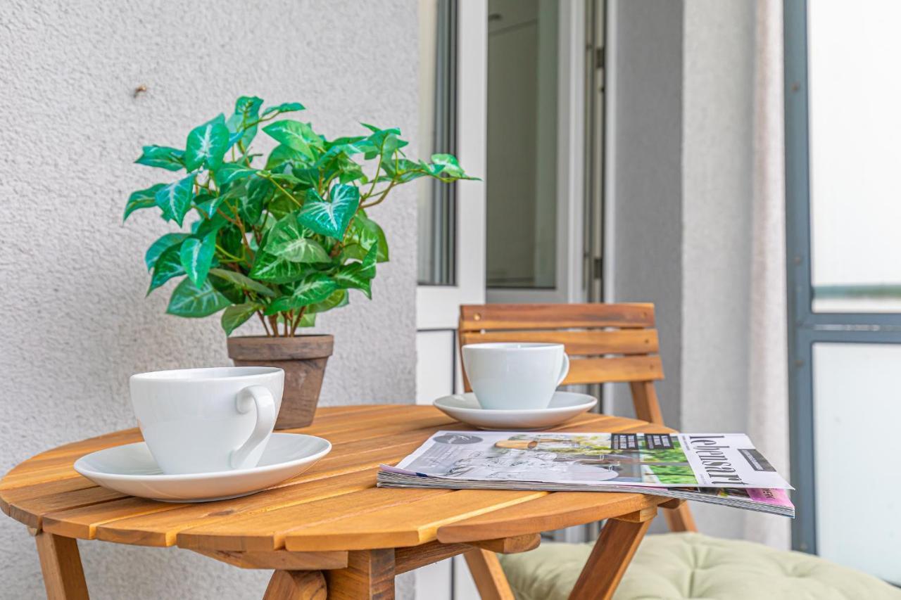Fewo1846 - Kommood - Zentral Gelegenes Studio-Apartment Mit Balkon Im Hochparterre 弗伦斯堡 外观 照片